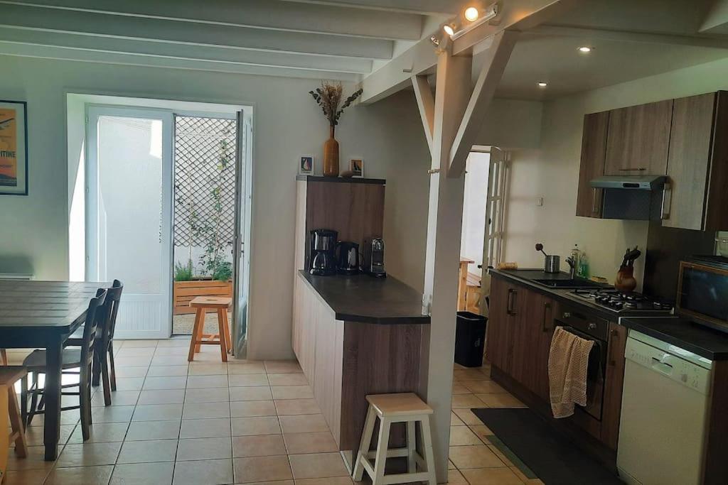 Maison De Pecheur Renovee Avec Cour Proche Du Port เลส์ซาบล์-โดล็อนน์ ภายนอก รูปภาพ